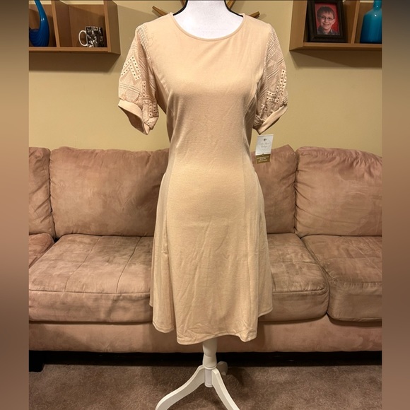 Polagram Fit and Flare Eyelet puff sleeve dress - Picture 1 of 5